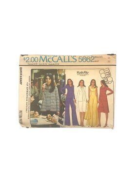 Vintage Sewing PATTERN McCalls 5662, Carefree Misses 1977 Marlos Corner Quick